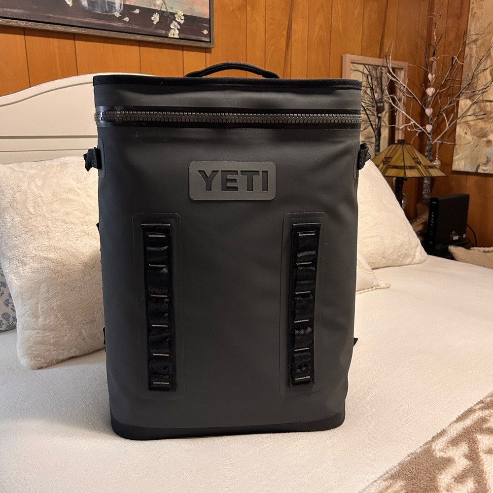 YETI Hopper Backflip 24